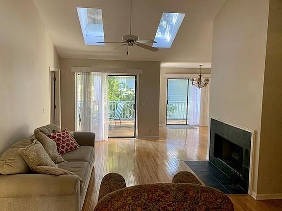 5th image of 121 Grand Oaks Ln