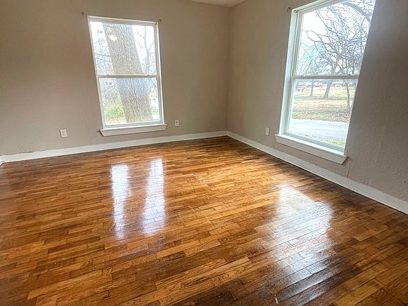 3rd image of 833 W Pecan St #407