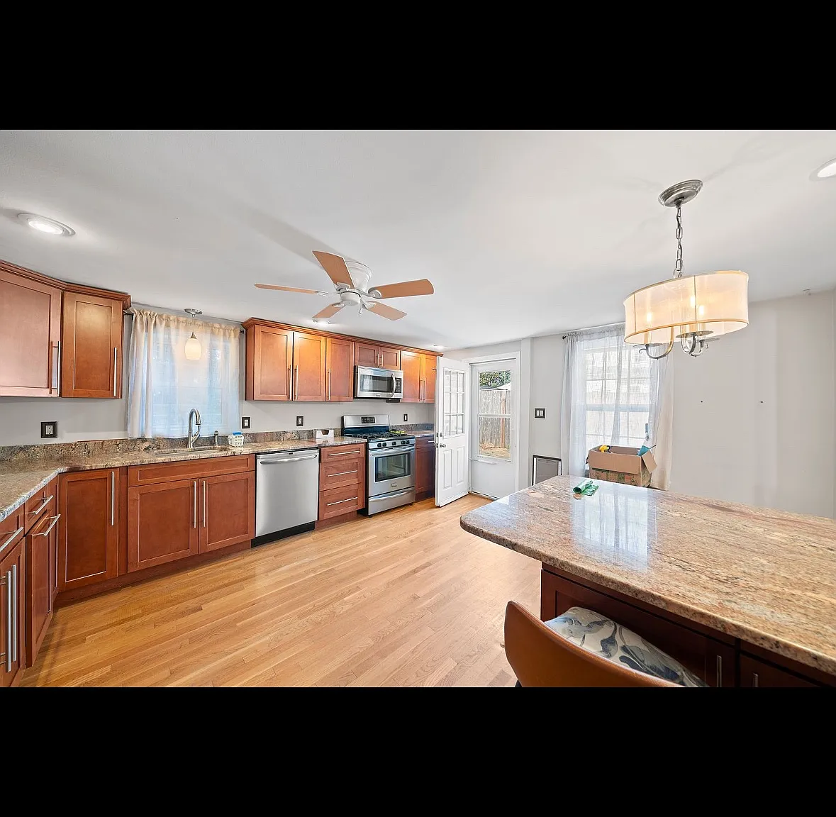 2 bed, $2,500 — Photo 2