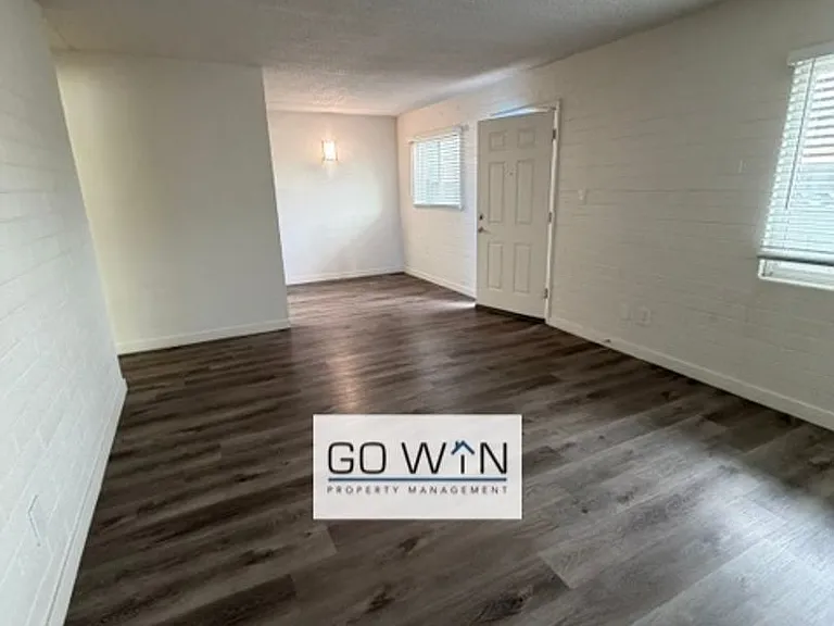 44 E Roanoke Ave — Photo 30