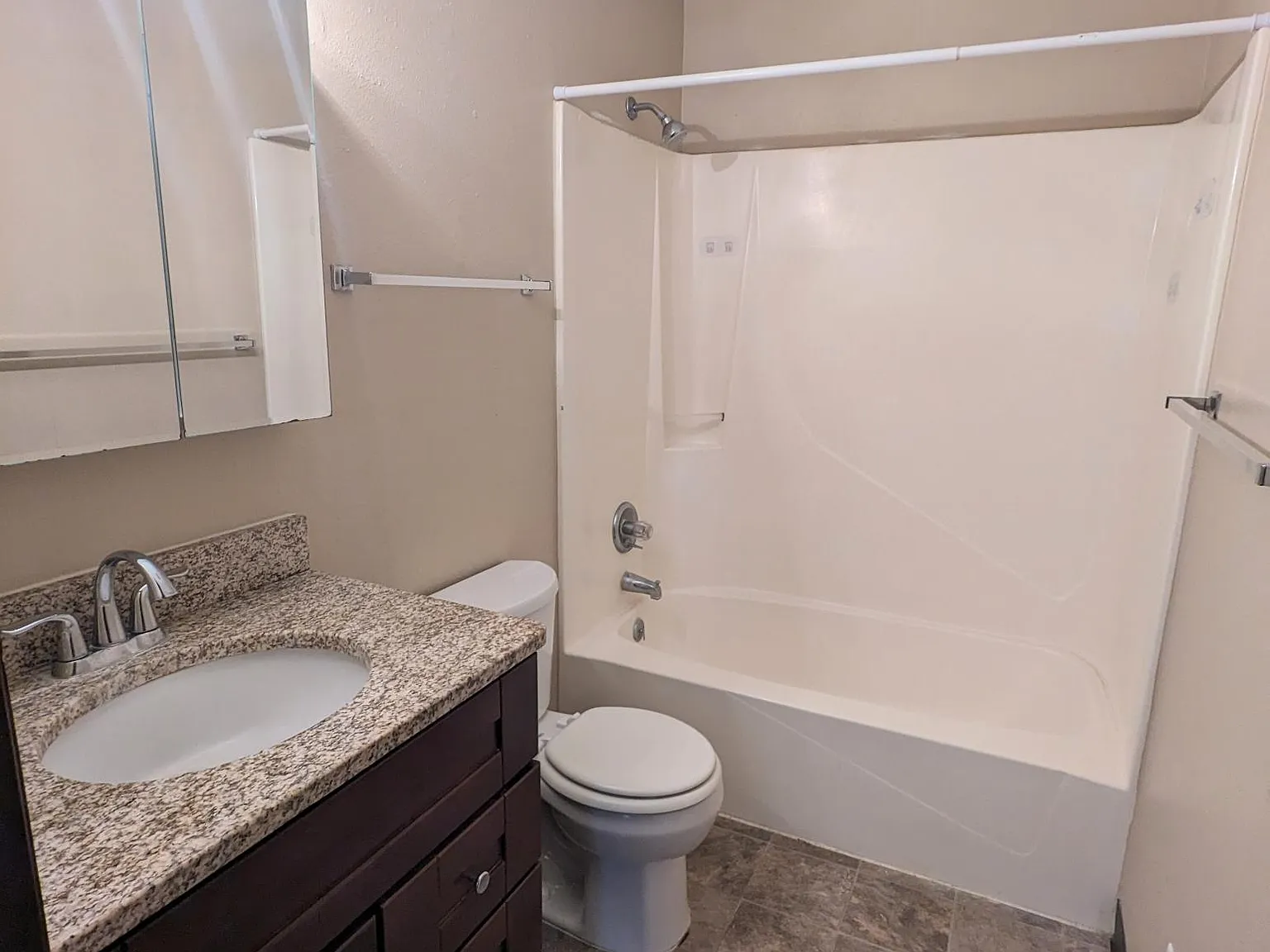 Studio, $620 — Photo 4