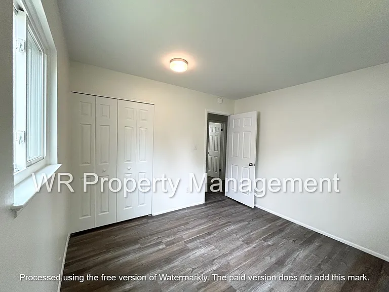 7076 Middlebury Dr — Photo 4