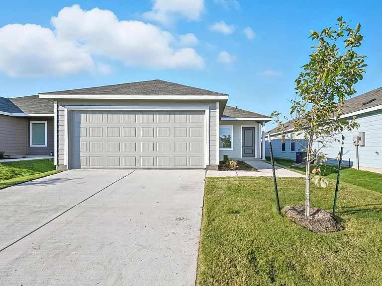 1013 Raintree Rd — Photo 1