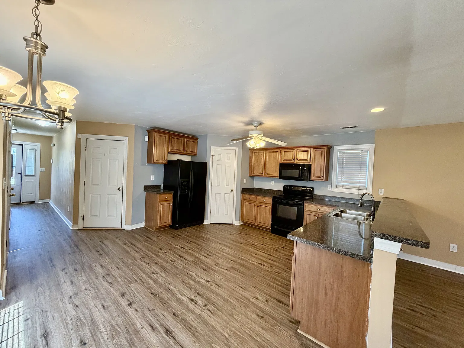 Hoover Avenue 1705 (DT) - 1 — Photo 4