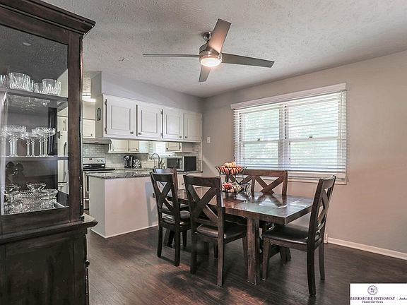 4th image of 325 Paradise Dr