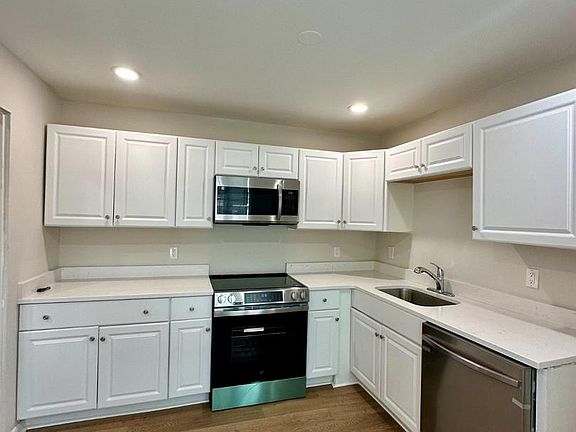 4th image of 352 Harry S Truman Dr Unit 247