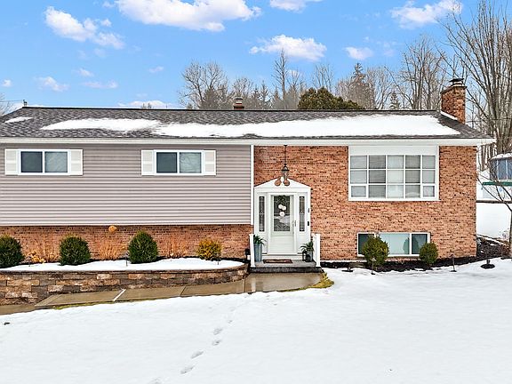 2nd image of 1501 Carnegie Dr