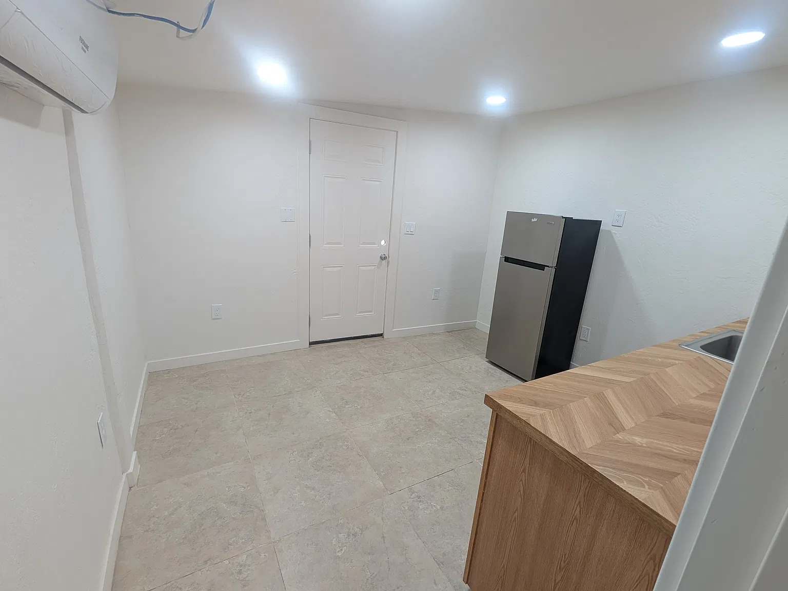 1 bed, 350 sqft, $1,000 — Photo 1