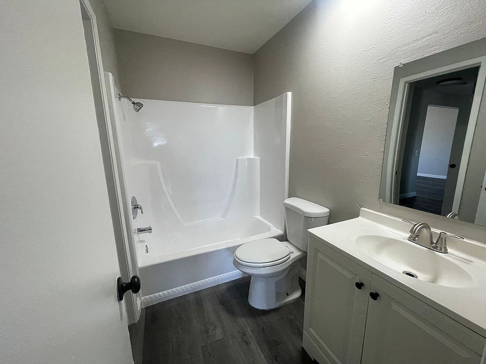 1st image of 1542 E 8th St APT 5