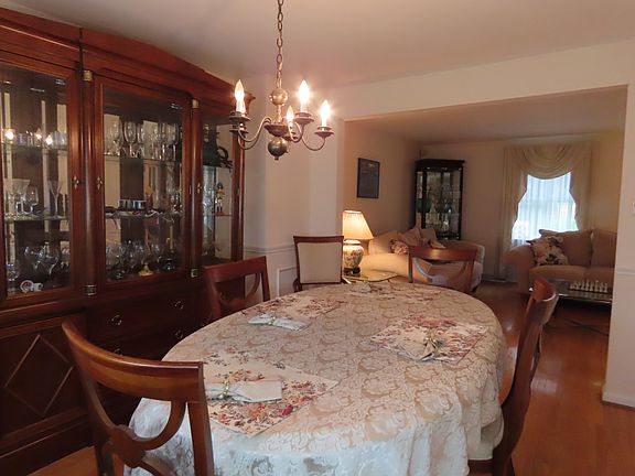 4th image of 408 Willow Green Dr
