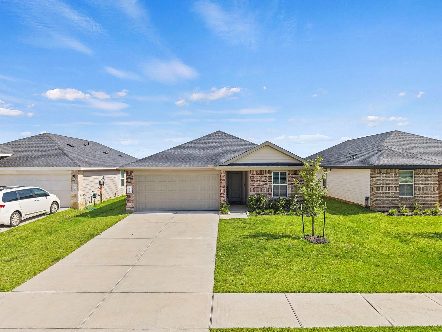 4 bed, 2.5 bath, 1845 sqft, $2,200 — Photo 1