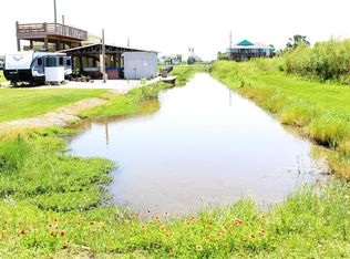 947 S Selwyn Rd, Crystal Beach, TX 77650