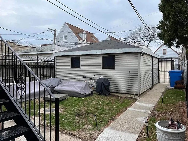 1921 W Belmont Ave #1R — Photo 8