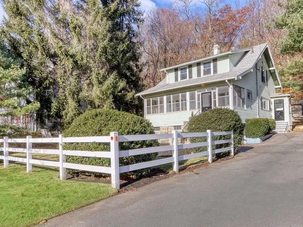 33 Worth St, Melrose, MA 02176