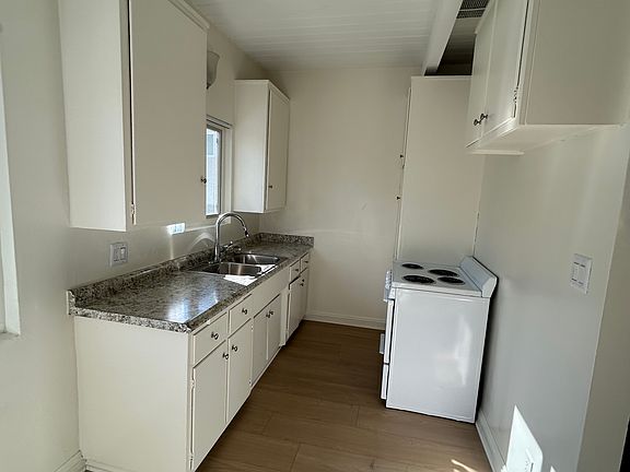 5th image of 4312 W 180th St #5