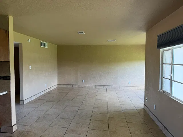 4 bed, 1400 sqft, $1,450 — Photo 3