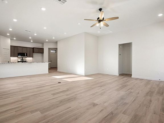 4th image of 6925 53rd St
