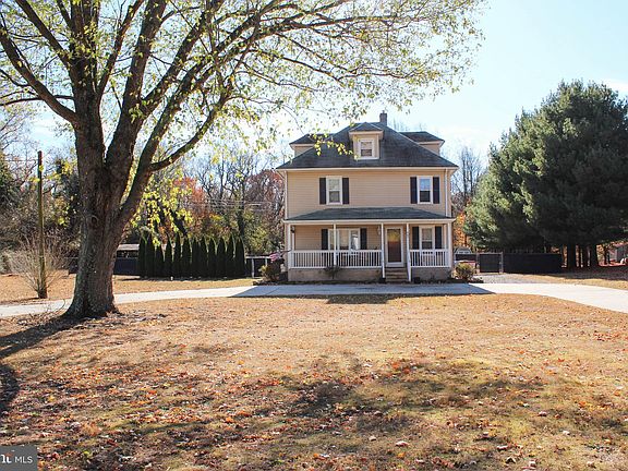 3rd image of 865 E Butler Ave