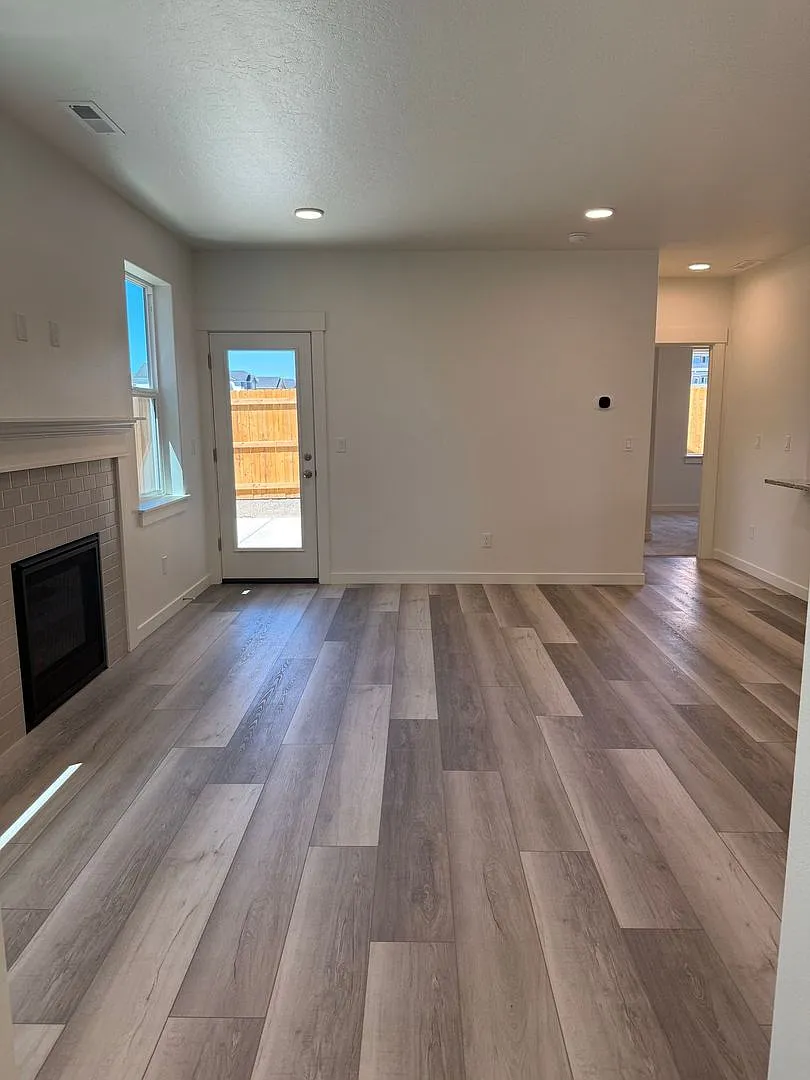 Move In Special! 1/2 Off First Month Rent - Brand New 3 Bedroom / 2.5 Bathroom Home In Parkside C... — Photo 3