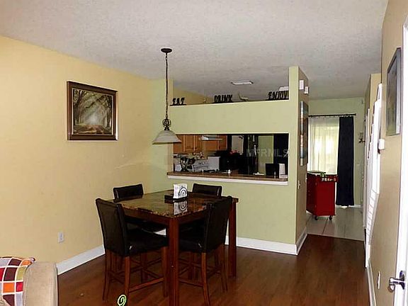 3rd image of 1305 Throckmorton Dr