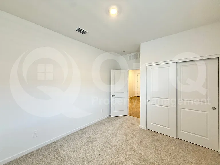 33110 N Noir Dr — Photo 12