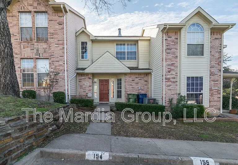 3904 Brandon Park Dr — Photo 2