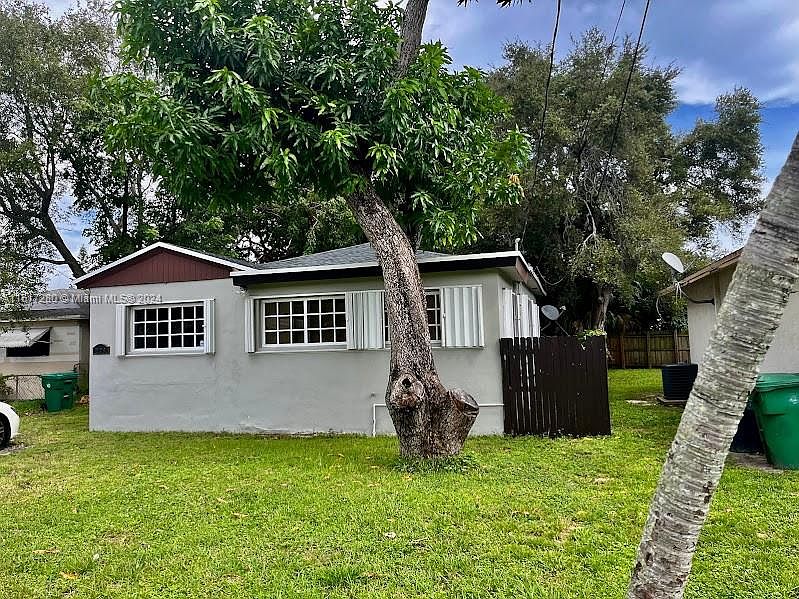 1st image of 209 NW 7th Ave