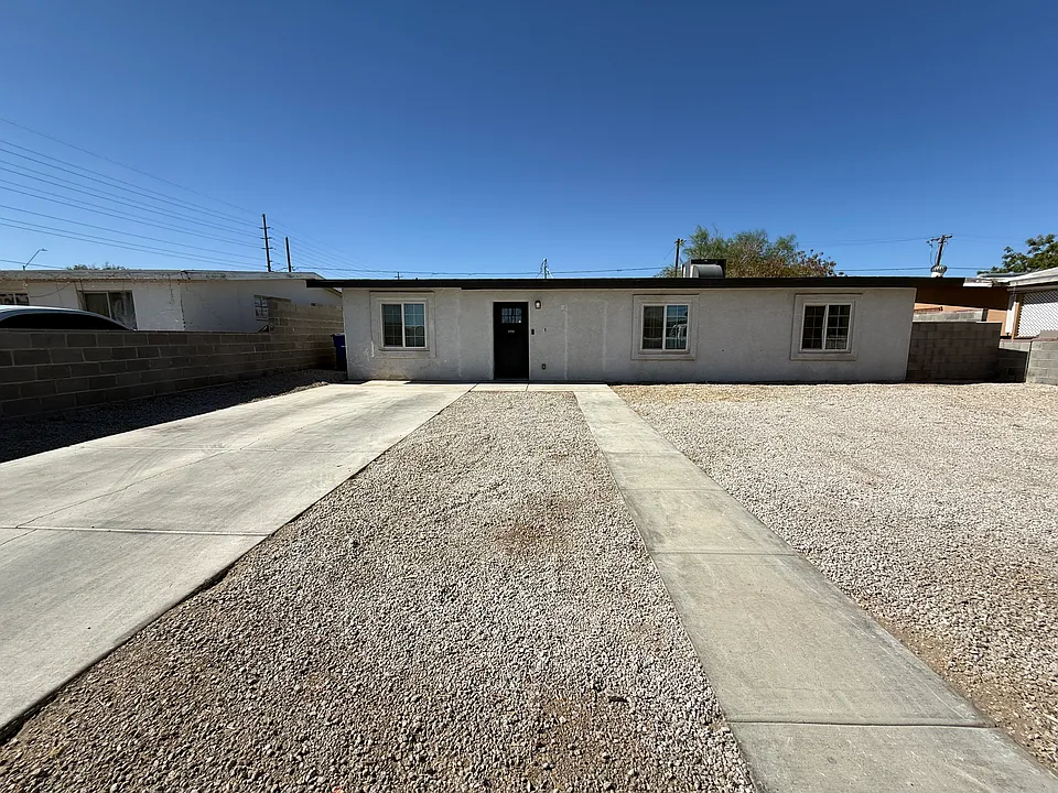 1050 W Rosewood Dr
