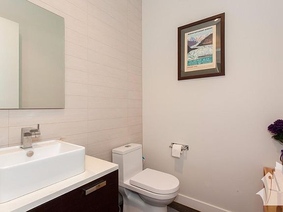 3rd image of 1718 W Le Moyne St #1A