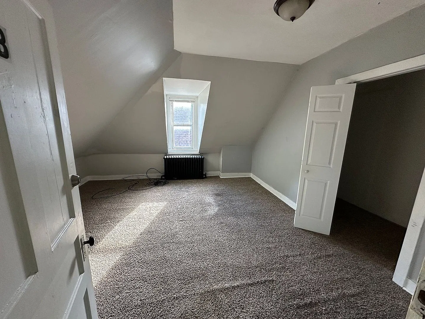 83 Hodge — Photo 4