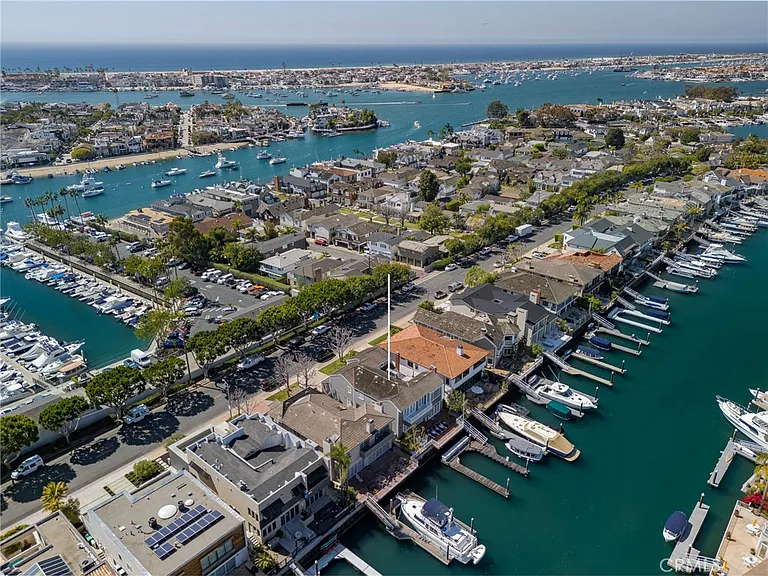 736 Harbor Island Dr — Photo 3