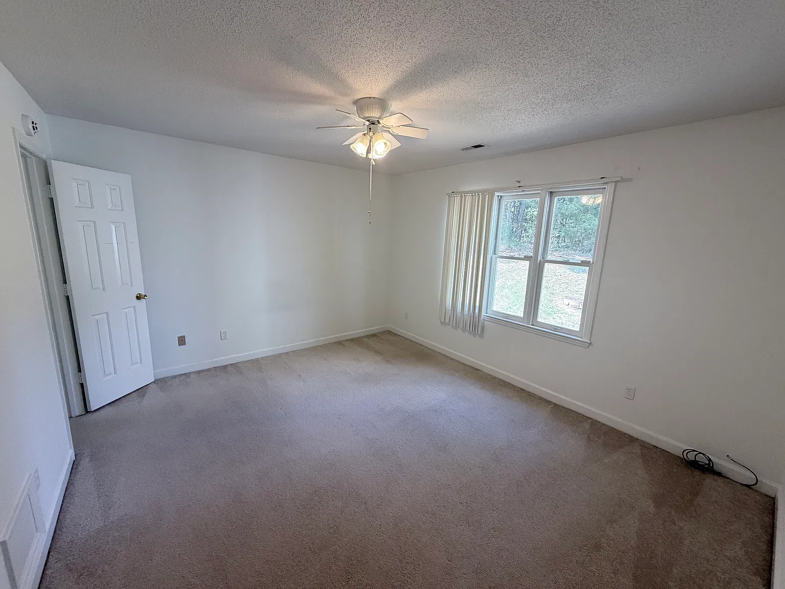 2 bed, 1040 sqft, $1,400 — Photo 3