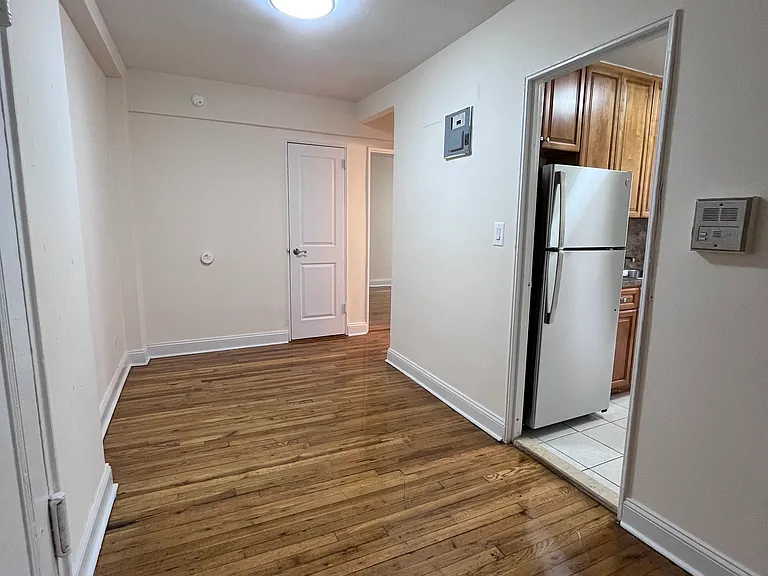 2681 W 2nd St #3E — Photo 2