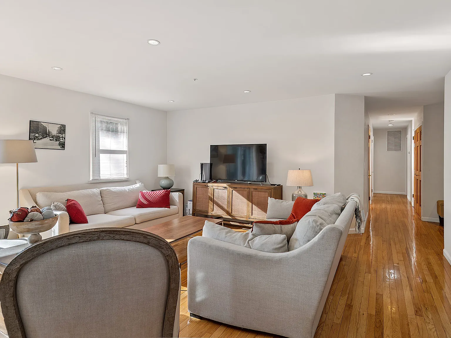 3 bed, 2.0 bath, 1800 sqft, $5,500 — Photo 3