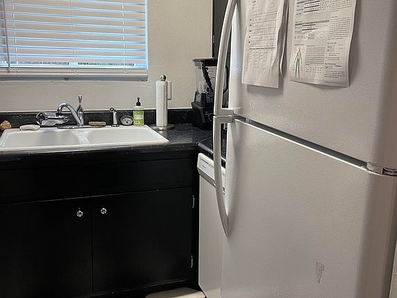 3rd image of 815 W Pensacola St APT 5