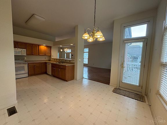 4th image of 58 Stonehaven Dr