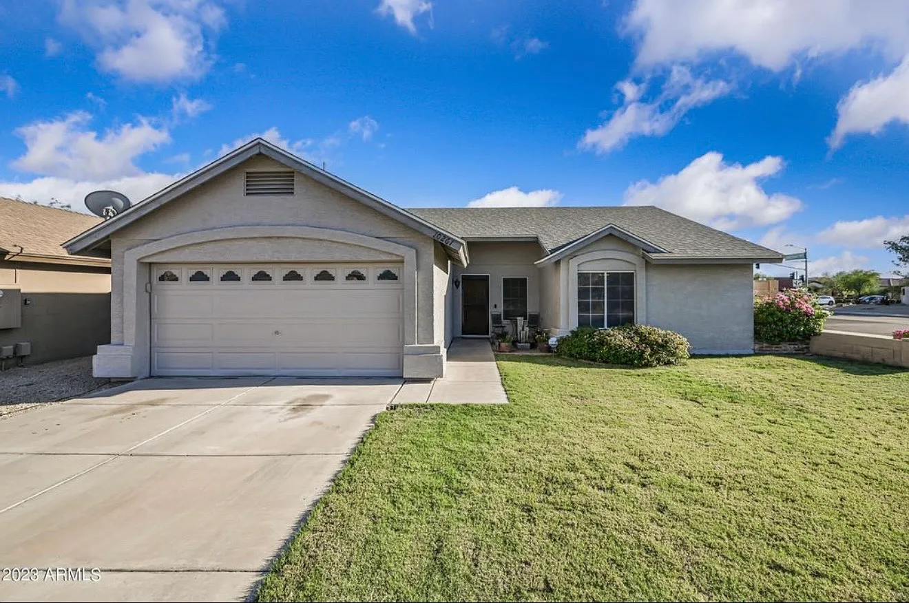 3 bed, 1429 sqft, $2,200 — Photo 1