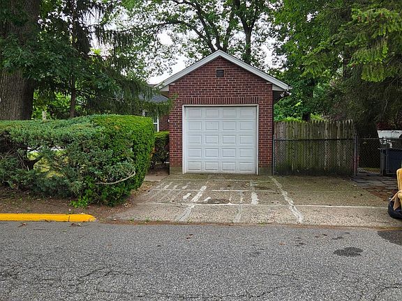 5th image of 168 E Spring Valley Ave