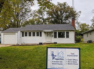 2090 W Riverview Ave, Decatur, IL 62522