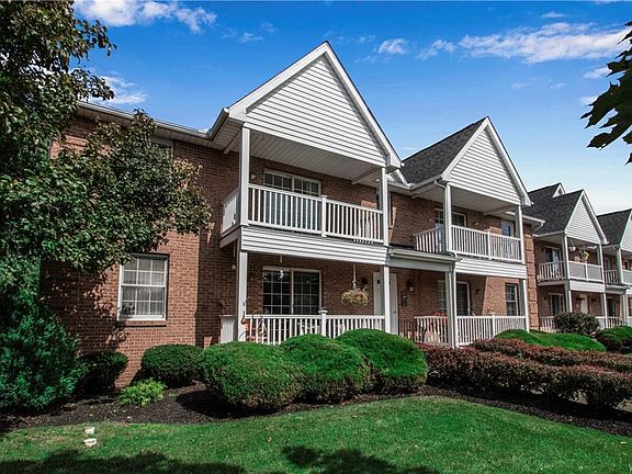 2nd image of 10 Georgian Ln APT C