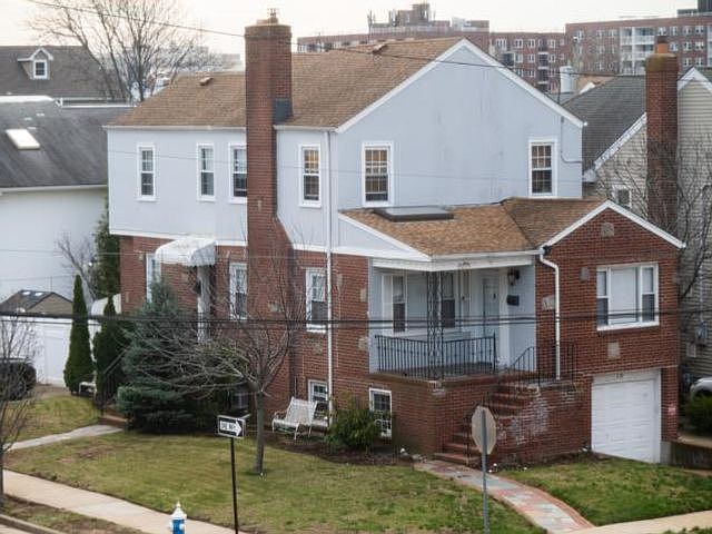 1st image of 602 E Olive St