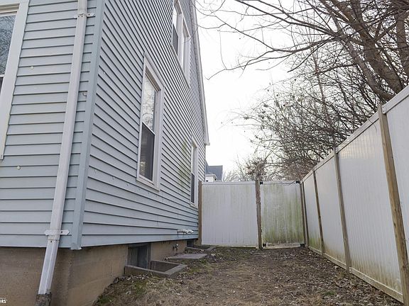 5th image of 204 Marietta St