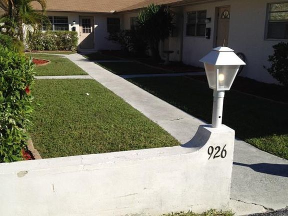 2nd image of 926 18th St APT 4