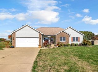 695 Country Ct, Mt Zion, IL