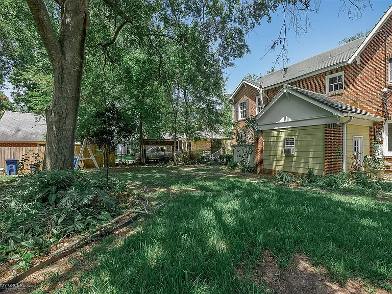 1212 E Kings Hwy — Photo 35