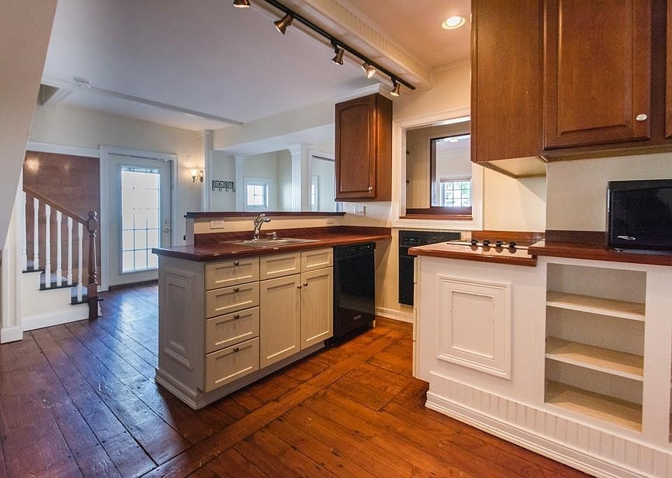1st image of 1 Huntington Ave APT 6