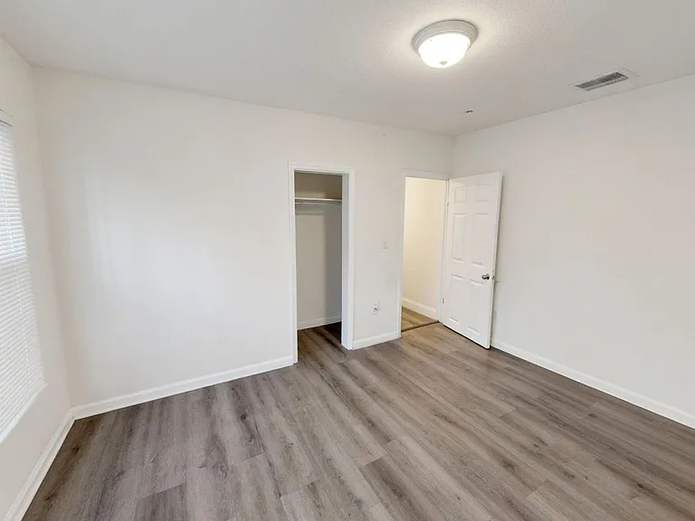 8013 NW 10th Ct — Photo 5