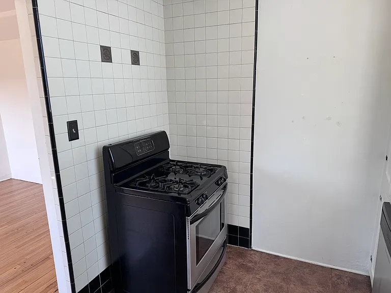 4307 York Blvd — Photo 25