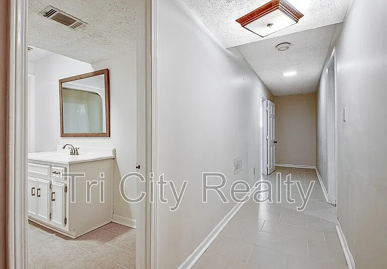 630 Hawthorne Pl — Photo 44