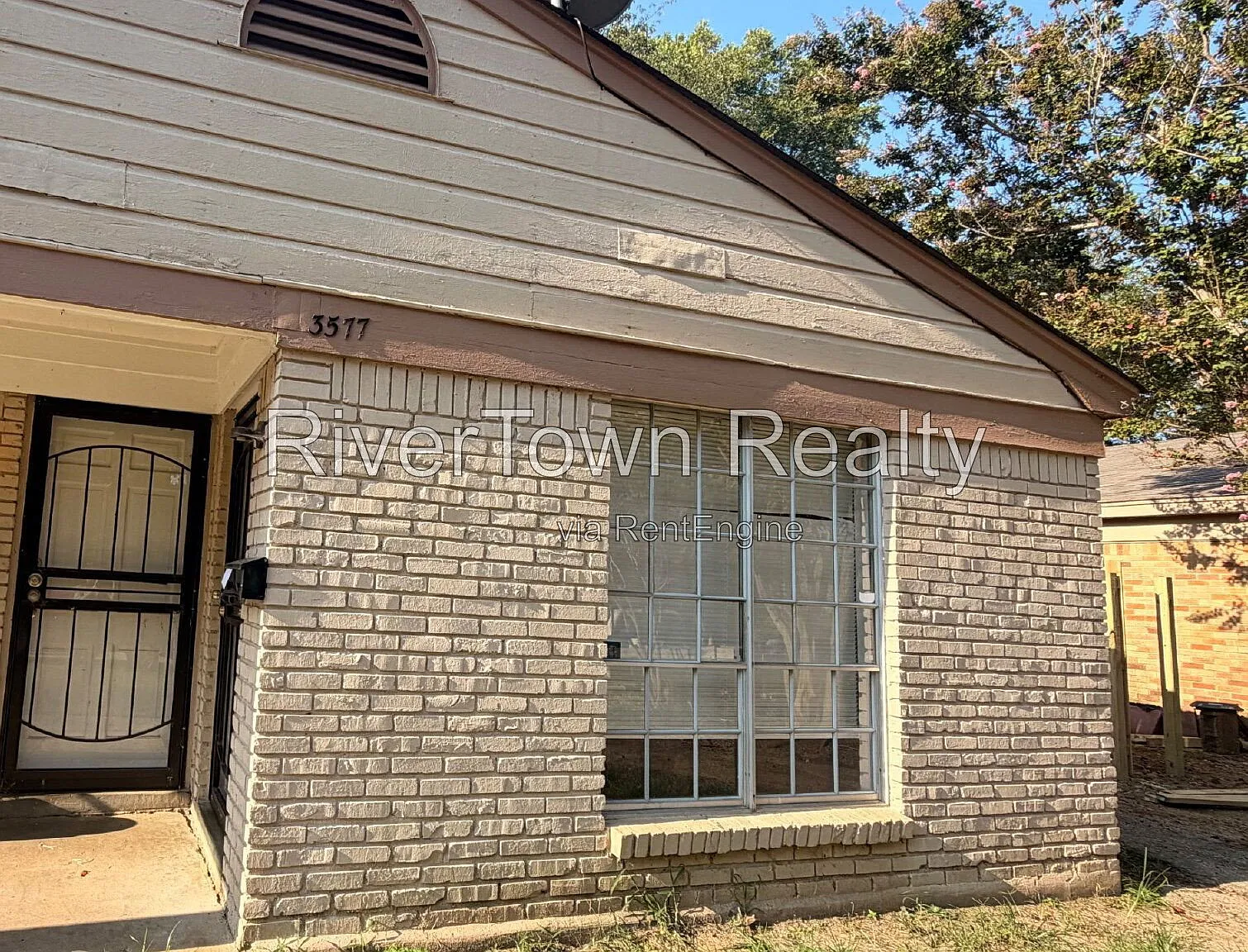2 bed, 1.0 bath, 808 sqft, $795 — Photo 2